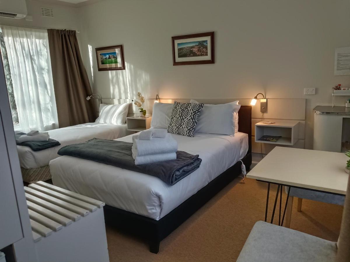 Buffalo And Country Retreat Motel