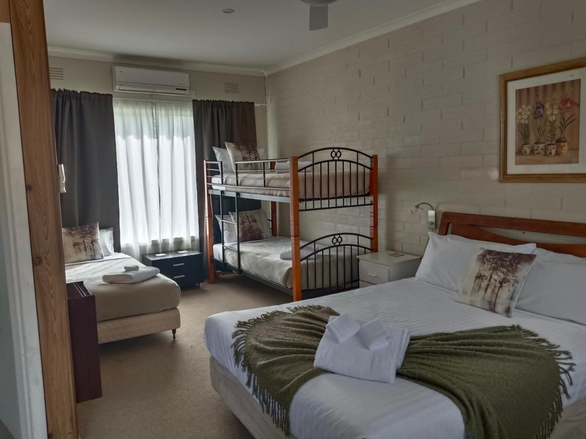 Buffalo And Country Retreat Motel